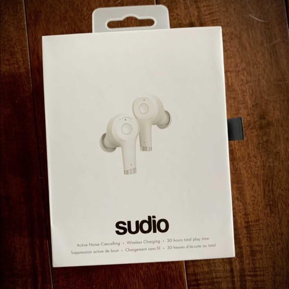 Sudio ETT active noise cancelling ear buds